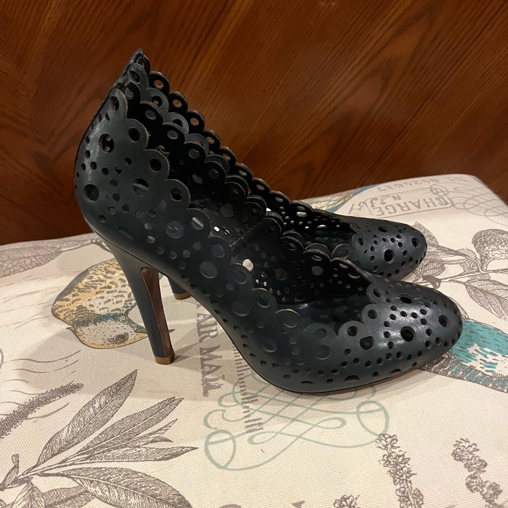 Tory Burch Verity Heels size 5